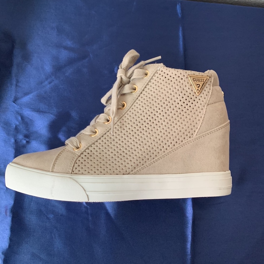 Guess Shoes - Picture 3 of 10